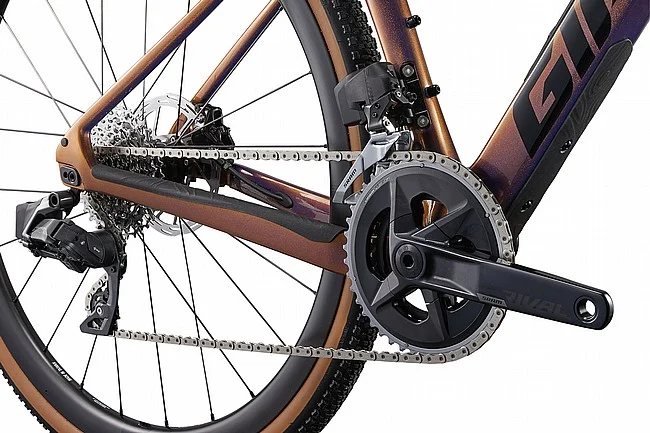 Giant 2025 Revolt Advanced Pro 1 Gravel Bike - Image 4